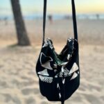 Rie Tomosaka Instagram - ⁡ @hm のパンツが優秀すぎて、この夏はこればっかり履いてそう。(←セールで1900円くらいだったコットンパンツ) 地味スタイルなので、 @lanis_hawaii の可愛いバッグをプラス🌴 結局リゾートだろうが何だろうが、普段通りが落ち着くのでした。 ⁡ 👖 @hm 👕 @shinzone_official 👜 @lanis_hawaii 🧶 @jcrew 🩴 @tevajapan 🕶️ @tomford 🧢 @thenorthfacejp 👗 @myweakness_official