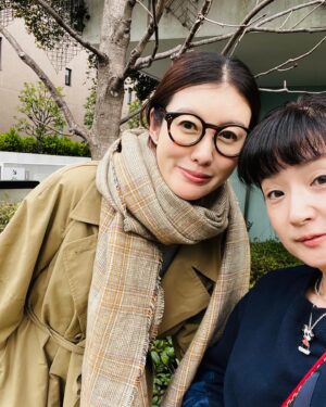 Rie Tomosaka Instagram - ⁡
久々に千秋ちゃんとランチ🍽️
 @chiaki77777 
⁡
私がデビューしたばかりの頃(12歳)、実はお仕事でご一緒しているのです。あれから時は流れ、ママ友でもある千秋ちゃん。芸能界に身を置く者同士、同じ年頃の子どもを持つ母親同士、共感できることが沢山あって、とても励まされたし、とても楽しかった🫶