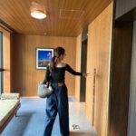 Rie Tomosaka Instagram - ⁡ サブスクには書いたけど、心にぽっかり穴があいて、ついつい遠い目になってしまう。友達に会って楽しいお喋りしたり美味しいものを食べて英気を養っております。しっかり栄養をとって、しっかりトレーニングして、元気な身体をつくろう。ほんと健康第一。みなさんも自分ケアを大切に、ご自愛くださいね💚