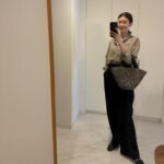 Rie Tomosaka Instagram - ⁡ 心が忙しいこの頃。しっかり生活ととのえて元気に過ごしたい。バタバタでスケジュール二転三転だったけど、落ち着いて頑張ろう！ ⁡ かごバッグは5/29から販売スタート。持ち手が柔らかいレザーで腕にかけても快適。諸々詳細はホームページにアップされています。