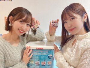 Riho Iida Instagram - 『GiGO コラボカフェ ラブライブ！～TVアニメ放送10周年記念～』
本日からオープンです！

ひと足先にうっちーと行ってきました🤍💛

みなさんもぜひ足を運んでみてね☺️

#lovelive #μsicforever #GiGO秋葉原３号館