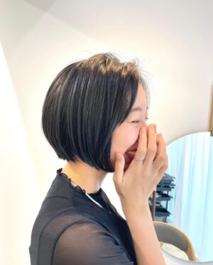 Riho Iida Instagram - hair change🪮

いつもお世話になっている
八杉さん @yasugi_eriko

フリーになられてから
初めてお店におじゃましました。

今まで居た環境から
新たな一歩を踏み出して挑む姿すごい！
かっこいい！

これからも応援しております。

いつもありがとうございます🩵

#ショートカット #ショートボブ
#ミニボブ #hairstyle