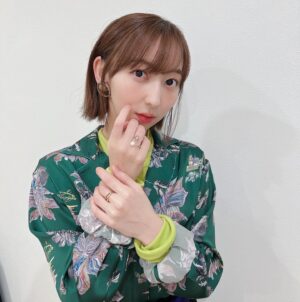 Riho Iida Instagram - ラブライブ!シリーズ新年会🐲❤️
ありがとうございました！

shirt @keikonishiyama

ring @popy_k

stylist @shingo_tsuno 
hair make @ayasumimoto 

#lovelive #μsicforever