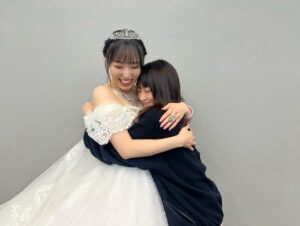 Riho Sayashi Instagram - ふくちゃん、13年間本当にお疲れ様でした。
信じられないくらいに綺麗だったよ。かっこよかった。
ふくちゃんが繋いで築いた愛がこの瞬間をつくったんだなぁ。

ありがとう。
ゆっくり休むんだよ。

そして、これからもよろしくね。
大好き🩷