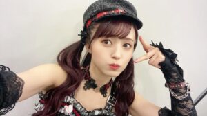 Rikako Aida Instagram - 『Shooting Star Warrior』のお衣装🌹
このお衣装をライブで着るのもおそらく最後だしちゃんと可愛く着たいからプチダイエットしてました🥹
なぜこんな露出多いデザインでお願いしてしまったのか🥹
常にどのお衣装も対応出来るように体型の管理頑張ります！！

ツインテとお衣装も見納めかと思うので画像沢山載せておきます🤍

#ユニット甲子園Day1
#ユニット甲子園Day2