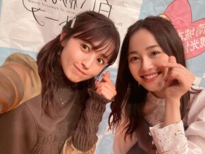 Rikako Aida Instagram - 🗓12.3 🌺☔️🌀
白い砂のアクアトープin南城市トークイベント

約1年ぶりに沖縄に行ってまいりました！
イベント当日はちょうど雨と雷がすごくてみんなもきっと濡れてしまったよね🥲
お足元の悪い中遊びに来てくれてありがとうございました！

アニメが終了して1年経ってもこうしてイベントを開催して頂けたり、風花として皆様にお会いできることがとても嬉しく思います。

今年の沖縄も楽しかったです🌺　また是非！

今回はゆっくり観光するお時間も頂けたので、その時のお写真もまた載せるね📸

タグをつけ忘れてた。

onepiece#amerivintage