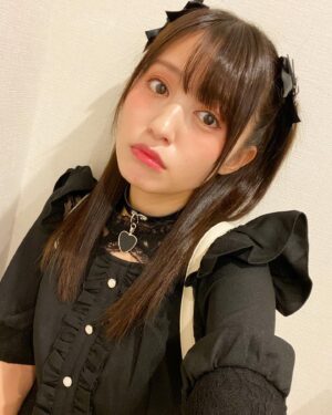 Rikako Aida Instagram - 🗓10.31 🎃👻
家で練習した時のほうがメイクうまくいったかも。
持ってる赤系のシャドウを引っ張り出してみました。
加工せずノーマルカメラのほうがメイクの色味が出てよかった！

#病み可愛い
#地雷系女子 
#地雷メイク