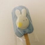 Rikako Aida Instagram - YouTubeで見つけてからずっと食べたかったやつ🐰🌕 優しいおもちのお菓子。 あまりの美味しさにびっくり、、今度現場の差し入れにしてみよう。 #お餅バー #ライスキャンディー