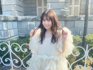 Rikako Aida Instagram - 🗓️2024.3.25 

写真集「日々」本日発売です🌷
やっと皆様の元にお届けできて嬉しいです。
企画している段階からどんなお写真がみんなに喜んでもらえるんだろう？とか色々考えていたんだけど、私の自然体の「日々」を切り取ったお写真を沢山撮って頂きました。
それが一番みんなに喜んでもらえるのかな？って。
改めて、写真集の制作に携わって下さった皆様には本当に感謝しています。
絶対に1人では作れないものだし、
手にとって下さる皆様、カメラマンさん、メイクさん、
スタイリストさん、のお力添えあってのこの作品です。

先日のイベントで、
「初めて来ました」
「初めてサイン会というものに参加しました」
「会いに来るのは6年前の写真集のイベント以来です」
という方が沢山いらっしゃってすごいびっくりしました！
この1冊を通してそんな方々と繋がることが出来た気がしてすごく嬉しかったです☺️

またここから、更に成長出来るように新たな日々を歩んで行きたいと思います！

大阪のみんなにも会いに行くから待っててね！！

📷kanohryoma29
👗@samukashiwagi
💄@on_risa

#逢田梨香子写真集日々