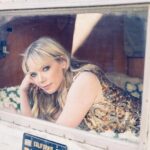Riki Lindhome Instagram - #tbt That time we found a camper. @elisabeth.caren @veronicasinclair