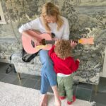 Riki Lindhome Instagram - Special office visitor 💕🎸