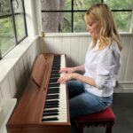 Riki Lindhome Instagram - I started taking piano lessons a few months ago. I was an okay player but I skipped all the basics (bass clef, etc). It’s weird how we stop learning new things as adults and feels good to make the space for it. 🎹 #piano #keyboard #pianolessons