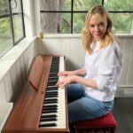 Riki Lindhome Instagram - I started taking piano lessons a few months ago. I was an okay player but I skipped all the basics (bass clef, etc). It’s weird how we stop learning new things as adults and feels good to make the space for it. 🎹 #piano #keyboard #pianolessons