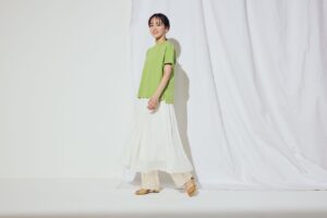 Rikka Ihara Instagram - シルエットと爽やかなカラーにきゅんと。
胸が高鳴るおでかけを*･ﾟ.ﾟ･*.

 #UNIQLO