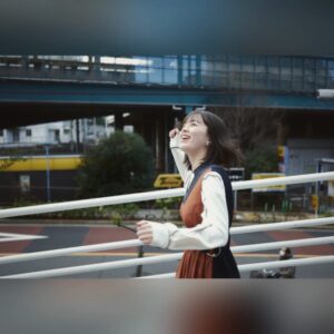 Rikka Ihara Instagram - -4月-

咲き誇る桜に降りかかる雨のことを
桜雨、花の雨と表現すると知りました。その言葉までも愛おしい季節。

なんとも能天気な私が写ってますが
今月もゆっくり頑張りましょう☺︎

#RealSoundBook
#photoby高橋慶祐さん