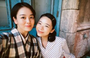Rikka Ihara Instagram - 秋山、大阪へ帰ります。

せっせっせ
一つ　ひよこは米の虫　　タイロクナイナイ
二つ　船には船頭さんが　タイロクナイナイ
三つ　店には番頭さんが　タイロクナイナイ…

福来さん。大阪と東京
自分が自分らしく
生きられる場所でがんばりましょね。

趣里ちゃん。周りを惹きつけて、抱き寄せて突き進むエネルギーはどこから湧いてくるんでしょう。
秋山として隣で過ごせた時間は贅沢な日々でした。だいすきよ。

#ブギウギ