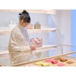 Riko Instagram – 銀座三越にてChloéのWoodyコレクションのポップアップブティックが9月27日より1週間オープンするのでお邪魔しました🧳

可愛いバッグに素敵な店内でした☺︎

#chloe