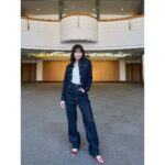 Riko Instagram – 本日、ベストジーニスト次世代部門に選んでいただきました！👖

まさか、ベストジーニスト賞をいただく日がくるとは、、！
私服でも愛用しているデニム、色が薄れてきたり、ダメージが増えてきたり、、。履いている人によって柔軟に変化していく、味が出ていく、そんなデニムが大好きなのでとても嬉しかったです。😌

次世代部門という言葉の重みと、いただいた盾の重みをありがたく受け取り、この章の名に恥じぬよう邁進してまいります。

本日は本当にありがとうございました！

今後も素敵なデニムと出会えますように、👖♥️

（記念すべき日なので、沢山写真共有させてくださ、、い、）