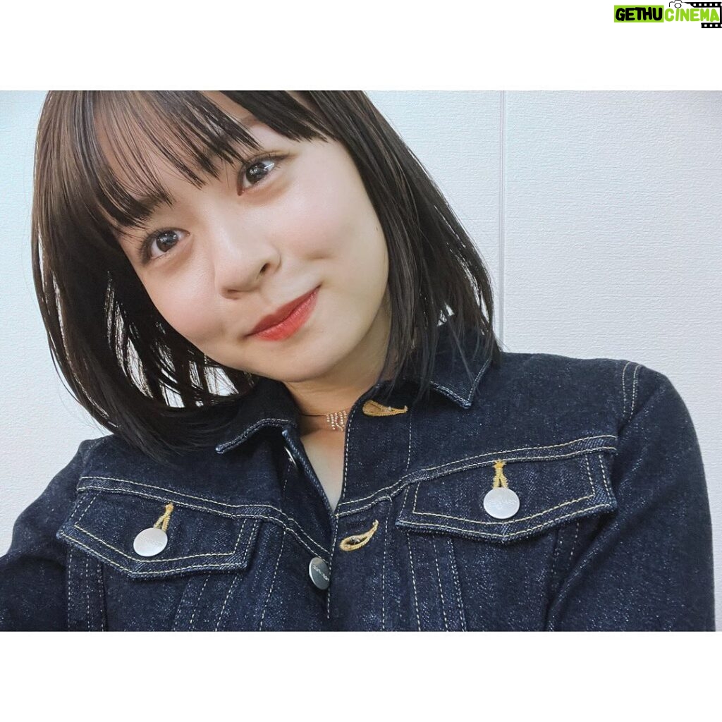 Riko Instagram - 本日、ベストジーニスト次世代部門に選んでいただきました！👖 まさか、ベストジーニスト賞をいただく日がくるとは、、！ 私服でも愛用しているデニム、色が薄れてきたり、ダメージが増えてきたり、、。履いている人によって柔軟に変化していく、味が出ていく、そんなデニムが大好きなのでとても嬉しかったです。😌 次世代部門という言葉の重みと、いただいた盾の重みをありがたく受け取り、この章の名に恥じぬよう邁進してまいります。 本日は本当にありがとうございました！ 今後も素敵なデニムと出会えますように、👖♥️ （記念すべき日なので、沢山写真共有させてくださ、、い、）