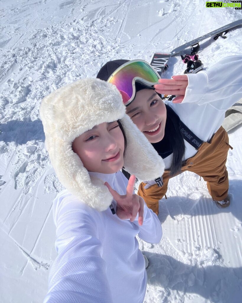 Riko Xi Instagram - 先發天氣超好的田代湖照片☀️ 滑雪影片之後發！（整理中 這次進步好多(⁎⁍̴̛ᴗ⁍̴̛⁎)明年可能要待一個月了啦 啊哈哈 人品爆發 季末還能遇到暴風雪、陰天、大晴天都被我們碰到了 謝謝中毒者的教學 @lovejpski 粉雪好好玩！！像在衝浪～～～～～～！ #Snowboarding