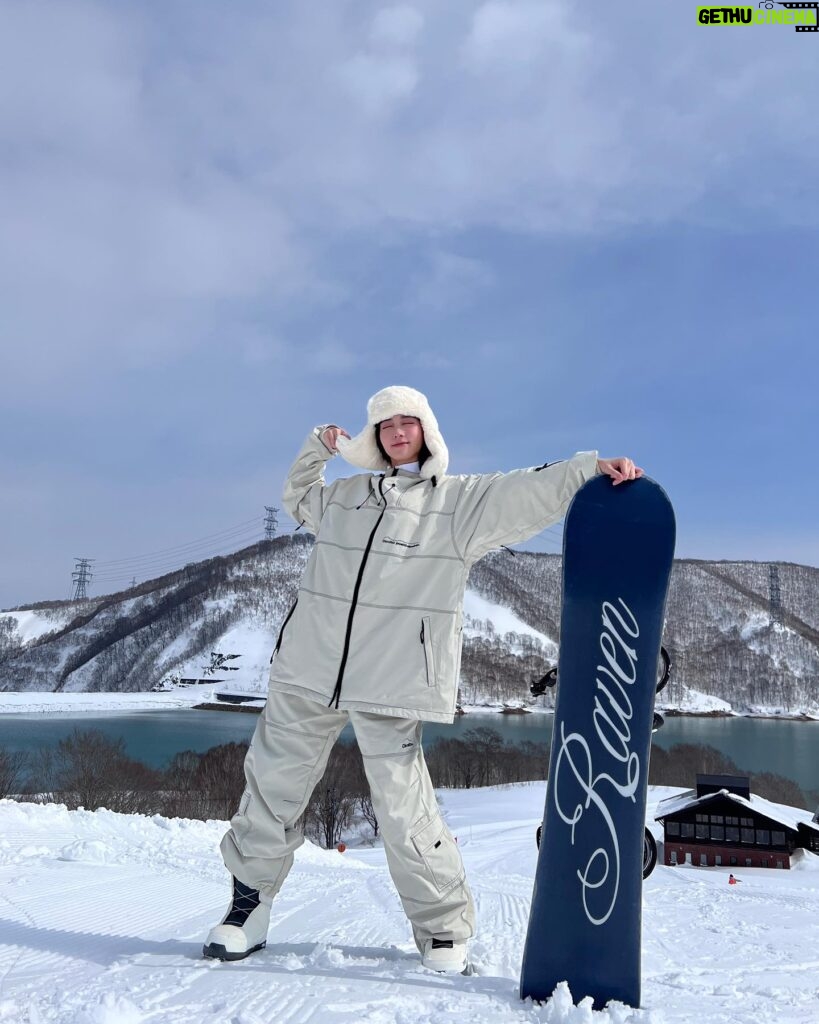 Riko Xi Instagram - 先發天氣超好的田代湖照片☀️ 滑雪影片之後發！（整理中 這次進步好多(⁎⁍̴̛ᴗ⁍̴̛⁎)明年可能要待一個月了啦 啊哈哈 人品爆發 季末還能遇到暴風雪、陰天、大晴天都被我們碰到了 謝謝中毒者的教學 @lovejpski 粉雪好好玩！！像在衝浪～～～～～～！ #Snowboarding