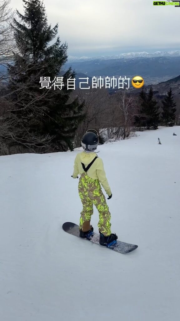 Riko Xi Instagram - 花跌放大絕！ 我是一根香蕉🙂香蕉跌倒會變什麼？ . . . . . . . . . 茄子🍆喔耶！ #snowboarding