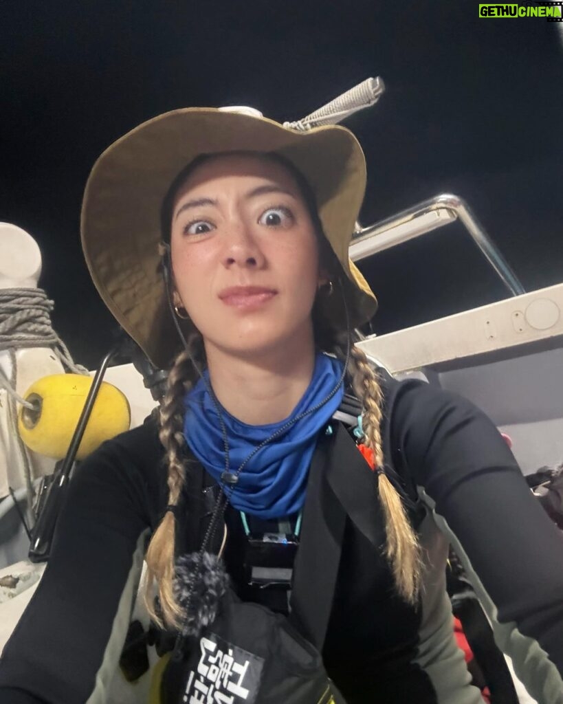 Rima Zeidan Instagram - 🚣🏻昨天順利的從「台東」划船到「綠島」 （50 km)這次沒吐沒暈🥹 也都有維持在一定的速度，比原先設定的時間早兩三個小時底達。這趟大家幾乎都沒睡，辛苦了！ proud of us 幾天前從「烏石港」划到「龜山島」 在海上的那8小時真的只能用一個「慘」字來形容，吐不停，超級痛苦覺得快不行了，但還是用意志力撐著把該划的划完，身心俱疲，覺得自己很棒。 這幾週都在海訓，為了下一趟最終的日本「石垣島」挑戰準備！ We kayaked from Taitung to Green Island with barely any sleep, everything went super well :) The other day was a torture to say the least. On the sea for 8 hours, puked nonstop, no food no water...still did my part...proud of me All of this for our ultimate goal: kayaking all the way to Japan (260-270km) Wish us luck @letsgokayaking_2024 #rimazeidanadventures