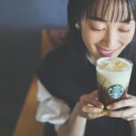 Rin Takanashi Instagram - VERYwebでスターバックスさんの記事が公開されています。 コーヒーにオリーブオイルを使っている「オリアート」を初めて飲みました︎ 地中海では健康的な食事法としてスプーン一杯のオリーブオイルを取るようにしていて、そんな習慣にインスパイアされて誕生したドリンクだそうです。 私のお気に入りはアイス。 コーヒーにとっても合っていて、サラッとヘルシーでクセになる味わいでごくごく飲めちゃいました！ コーヒー×オリーブオイルのヘルシーで新感覚な味わいを、皆さんもぜひ試してみてください( ◠‿◠ ) #PR #スターバックス #starbucks #oleato #VERY #雑誌VERY @starbucks_j @veryweb.jp