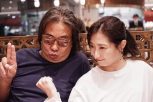 Rina Takeda Instagram - 🤝
アンドリュー・ラムさんと8年ぶりの再会。
相変わらずユニークなお方で終始笑いが止まりませんでした😂😎✨

We met for the first time in 8 years! 
I'm looking forward to something soon. 🐒💭🇭🇰
#林敏驄 #AndrewLam 
#全力スマッシュ #FULLSTRIKE 

P.S.
9月18日（月）24:00〜
『ワカコ酒 Season7』最終回です🍶🥲✨
ラストのぷしゅー。見届けてください。