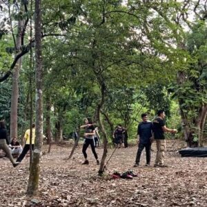 Rina Takeda Instagram - 🇵🇭
I joined the training of the Philippine stunt team! They taught me Philippine martial arts. It was a valuable experience! Thank you guys🥰🙏 We should see each other again soon..!

🔫＋Sonny Sisonさん率いるアクションチームのトレーニングへ。フィリピンのMartial Artsの基礎を教えてもらいました🥹🇵🇭最後は少し手を付けていただき、スタントウーマンの皆さんと立ち回りを🔪🔥(ナイフ捌き慣れていないのでお手柔らかに見てください。笑)

マニラは毎日37℃程の炎天下なのでこれでもかというくらい汗をかいています。練習後はペットボトルの炭酸ジュースを一気に飲み干しました🫠

#martialarts #eskrim #arnis #Kali #gunshooting