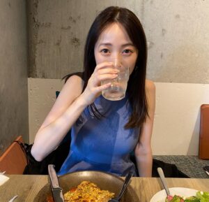 Rina Takeda Instagram - 💐
出会った頃はまだ高校生だった團ちゃん。
お互い10代で、今は30代。結婚おめでとう！
写真を見返していたら感慨深いな~と😢✨
これからも笑顔あふれる人生でありますように。

P.S.
先日の投稿に心温まるコメント有難うございました🍀
まだまだ寒い日が続くので、皆さんもどうかご自愛ください。

My friend got married.
I wish her and everyone happiness🌷