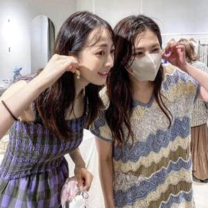 Rina Takeda Instagram - 💐
出会った頃はまだ高校生だった團ちゃん。
お互い10代で、今は30代。結婚おめでとう！
写真を見返していたら感慨深いな~と😢✨
これからも笑顔あふれる人生でありますように。

P.S.
先日の投稿に心温まるコメント有難うございました🍀
まだまだ寒い日が続くので、皆さんもどうかご自愛ください。

My friend got married.
I wish her and everyone happiness🌷