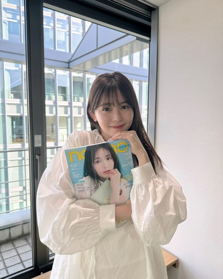 Rinka Kumada Instagram - 表紙っぽいポーズになってた😳笑 届いたよ買ったよ報告ありがとうございます☺️嬉しい♡