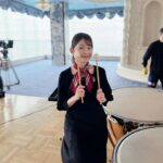 Rinka Kumada Instagram - もうすぐ第9話🫶🏻海が見える素敵な場所での演奏🩵 第1話とスカーフが違うのおしゃれだよね🧣 最後の動画は、第7話でのカホンレッスン😂 打楽器楽しすぎる〜！！！ #第9話はティンパニが3台に、、、 #TBS #日曜劇場 #さよならマエストロ