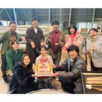 Rinka Kumada Instagram - さよならマエストロ第7話、 21:00から放送です🎶 誕生日だったので、現場でケーキをいただきました😭✨ ケーキのイラストは助監督さんが描いてくださっていて、ティンパニが再現されていて感動しちゃいました🥹 しかも菜々ヘアー忠実！！笑 コスプレのオフショットは、 左からベートーヴェン先生モーツァルト先生ロッシーニ先生バッハ先生🎶 #先生つけないとマエストロに怒られる　！ #TBS #日曜劇場 #さよならマエストロ