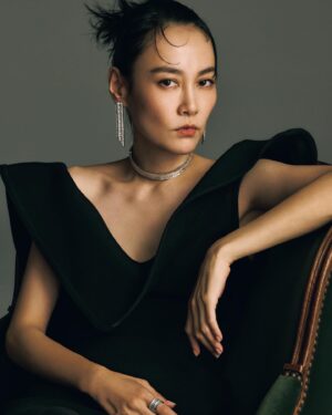Rinko Kikuchi Instagram - Another cut from @numerotokyo 

Numéro TOKYO DECEMBER 2023 No.172

Model : @rinkokikuchi & Ocean
Photo : @mitsuo_okamoto 
Hair : @pyuuuuuu 
Makeup : @asamitaguchimua 
Nail : @ayaka__tanaka 
Styling : @kiyoai413 
Cover Design：Takeshi Hamada
Edit：Hisako Yamazaki

#numerotokyo #numerotokyo172 #rinkokikuchi #magazine #mode #fashion #art #culture #beauty #lifestyle #people #photo #tokyo #deeperanddeeper #boucheron #菊地凛子 #ブシュロン