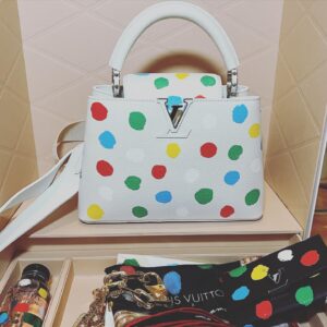 Rinko Kikuchi Instagram - Happy Holidays🤍❤️💛💙💚 

#louisvuitton #lvxyayoikusama