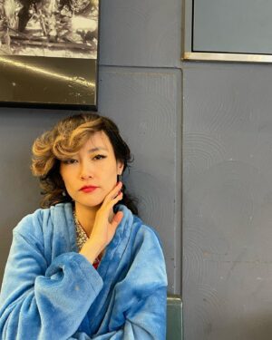 Rinko Kikuchi Instagram - 衣装も髪型も楽しすぎた♥️

Slide3:
@babymixbaby さんが藍那用にコバルトブルーのガウンを用意してくれました💙

#クレイジークルーズ
#In Love and Deep Water
#保里川藍那