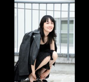 Rinko Kikuchi Instagram - @fraumagazine 

FRaU SDGs 8月号

「658km、陽子の旅」のメインビジュアルを撮影してくださった長島有里枝さんと対談させていただきました。

いつお会いしても素敵🩵
@yurienagashima 

@yokotabi_movie 
#658km陽子の旅 
#長島有里枝 さん

photo by 
@yurienagashima 
@lillyrie 
styling: @megumiyoshida_ 
hair: @asashihair 
make-up:@ryotanakamu