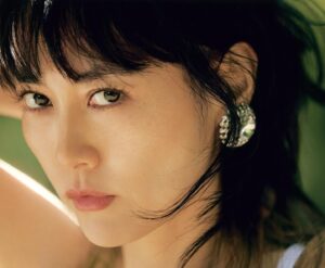Rinko Kikuchi Instagram - @otonamuse 
オトナミューズ
本日6/28発売8月号

朝の公園の空気が気持ち良かった撮影

カバーストーリーで
#658km陽子の旅 のお話もさせていただきました🤍

photo: @omisakii 
styling: @babymixbaby 
makeup: @ryotanakamu 
hair: @hiroki_kitada 
edit: @kayoko_watanabe 

#オトナミューズ 
#otonamuse 
#菊地凛子
#rinkokikuchi
@yokotabi_movie