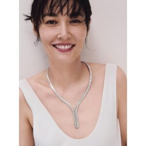 Rinko Kikuchi Instagram - @tmagazinejapan 

T Japan: The New York Times Style Magazine Japan
2024年6月1日号

菊地凛子がしなやかにまとう ダイヤモンドと真珠の煌めき
Layers of Brilliance

BY ASAKO KANNO
PHOTOGRAPHS BY @yusukemiyazaki 
STYLED BY @tamaoiida 
HAIR BY @pyuuuuuu 
MAKEUP BY @udashi 
MANICURE BY @kiho at @ukacojp 
INTERVIEW & TEXT BY HIROMI SATO

#tjapan

プロフィールにリンクありますので、是非🤍