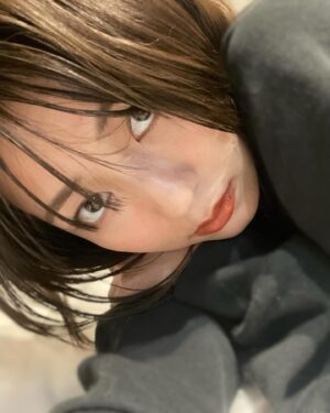 Riria Kojima Instagram - @celvoke.jp の発色ほんとすき。

限定パッケージで箱もケースもすごくかわいい…
これはつい手が伸びちゃうやつでした。🦦🧋

勝手に #pr 🫶🏻🫶🏻

マスカラは @dupbeauty @dupeyebeauty の #brown 
でも最近 #purebrown もげっとした。いい。🍫

安定の使い心地をありがとうございます、です。