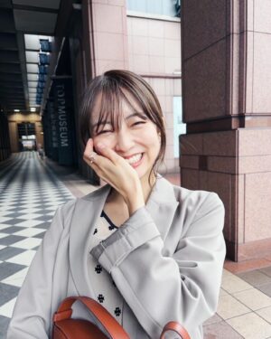 Riria Kojima Instagram - 🐒🩵🌧️

鰻食べた日~
.
.
山葵ってなんであんなに美味しいんだろうね。

「あったらあっただけつけたいくらい好き。」
とか言って大量につけてたら鼻にきて。

「あれ嘘かも」
ってなった日。