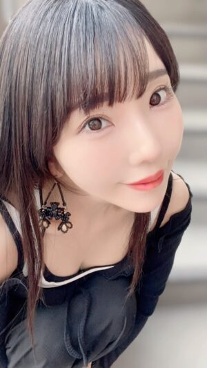 Risa Aizawa Instagram - 🖤🖤🖤

5/12(日)に心斎橋ディアステージにお邪魔します！

デザインさせていただいた、新制服のお披露目会！
見どころ満載の制服になったのでお楽しみに〜😽

今日、最終フィッティングしてきた！かわよいぞ！

色々な調整などでお知らせギリになってしまったのですが、、ぜひ、、みんなに参加していただけたら嬉しいです( ･ᴗ･̥̥̥ )

4月・5月と大阪に行けててうれしい〜💖

どんどん好きなとこ見つかる✨素敵な街だ🌇

チケット販売は5/4(土)12:00〜販売開始です！

#dempagumi #idol #japan #spring #springfashion #アイドルメイク #ワンホンメイク #韓国メイク #涙袋メイク