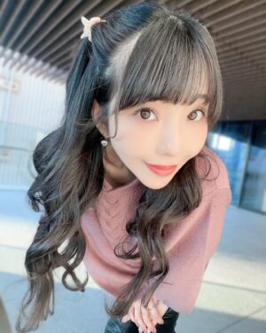 Risa Aizawa Instagram - 人生初のニーハイブーツ👣❣️なかなかの防寒力を発揮！

この日は「冬のデート❤️」がテーマのコーディネートでした✨

髪、巻きすぎてくるんくるんだったな〜。。笑

#idol #dempagumi #アイドル #ピンクコーデ #ニットコーデ #セットアップ #グレイル購入品 #grl購入品 #プチプラコーデ #grl #グレイル