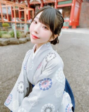 Risa Aizawa Instagram - 新年あけましておめでとうございます🌅⛩🎍💖

昨年は大変お世話になりました❗️

みんなでHAPPYな気持ちに沢山なりたいな〜😇

今年もよろしくお願いします🗻✨✨✨

#happynewyear #あけましておめでとうございます🎍 #袴ヘア #和装 #和装ヘア #idol #dempagumi #でんぱ組
