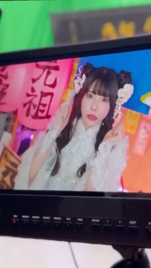 Risa Aizawa Instagram - ひとりでリップシーン撮ってる時の🎬
みんなMVどのシーンがお好きなの？？

#dempagumi #musicvideo #でんぱ組 #idol #りさちー #risaaizawa #japan #kimono