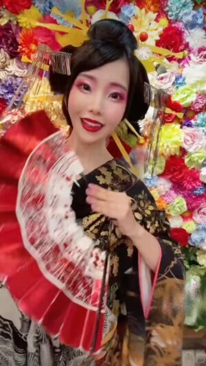 Risa Aizawa Instagram - 花魁姿で「でんでんぱっしょん」🌸✨

#dempagumi #京都 #kyoto #oiran #でんぱ組 #idol #アイドル #和装 #着物 #japantrip