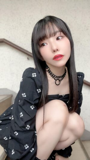 Risa Aizawa Instagram - GW最終日〜✨
みんなが穏やかに過ごせますように🖤

#idol #dempagumi #アイドル #でんぱ組 #springfashion #springbreak #risaaizawa #韓国メイク #春 #fanostudios #マツエク