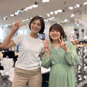 Risa Ozaki Instagram - 本日、4年間担当させて頂いたバゲットを卒業しました！

2018年の10月から今日まで、途中で青木源太さんから同期の平松へのMC交代などの変化もありましたが、どの時期を切り取ってもいつも笑っているような日々を過ごさせて頂きました☺️

ハッピーな出来事を中心に、旬の美味しいグルメの情報などをお届けして、視聴者の方と気持ちを共有出来る午前中が大好きでした！
この4年間、一度でも観て下さった皆様、出演して下さった出演者の皆様、本当にありがとうございました😌

10月からは産休を頂き、マイペースに出産準備を進めていく予定です。会える今のうちに、と、わざわざ会いに来てくれたアナウンス部の仲間たち、写真を撮っていない方々からも、温かい言葉を沢山かけてもらいました🍀

昨日は気持ちが落ち着かなくて眠りが浅かったので、今夜はぐっすり眠ろうと思います🌷

.
#バゲット　#4年間ありがとうございました　#番組は続きます！
#平松修造　#宮崎由衣子　#小髙茉緒　#澁谷善ヘイゼル　#鈴江奈々　#山本紘之　#山﨑誠　#北脇太基　#忽滑谷こころ　#石川みなみ　#岩本乃蒼　#笹崎里菜　#あ！　#平松誕生日おめでとう🎂